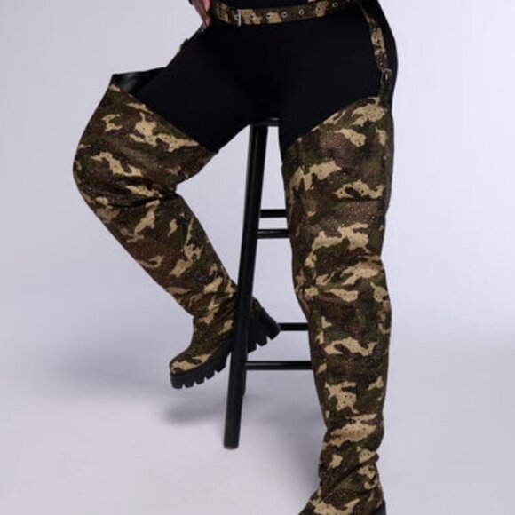 AZALEA WANG " COWGIRL CRUSIN " RHINESTONE CAMO FLATFORM CHAP BOOT - Picture 10 of 11